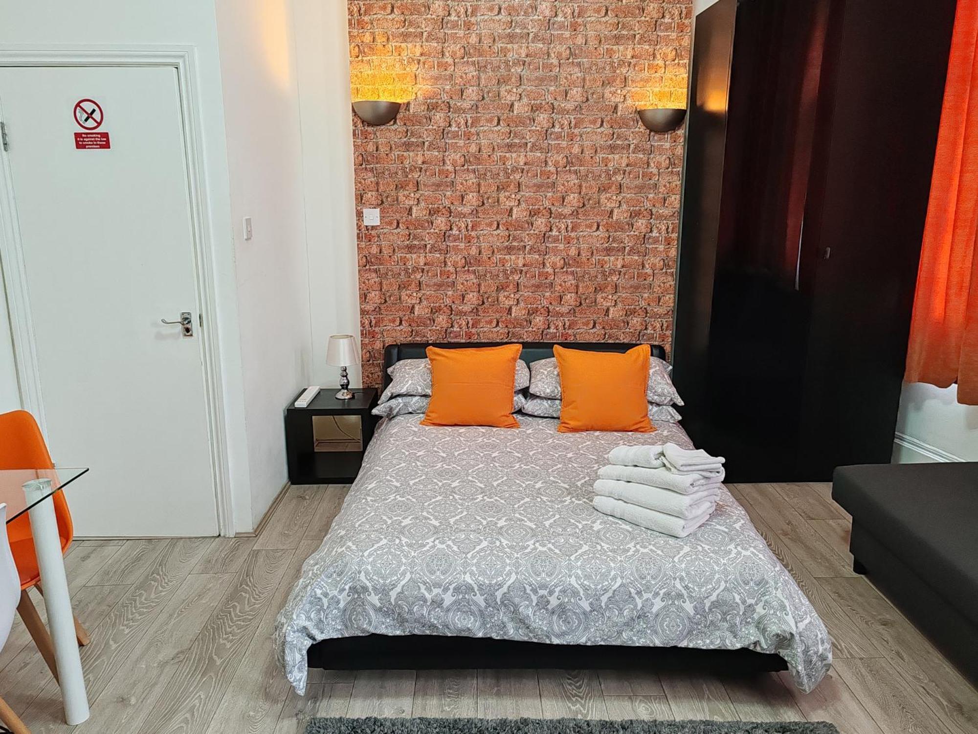 Kilburn High Road Studio Apartments London Exterior photo