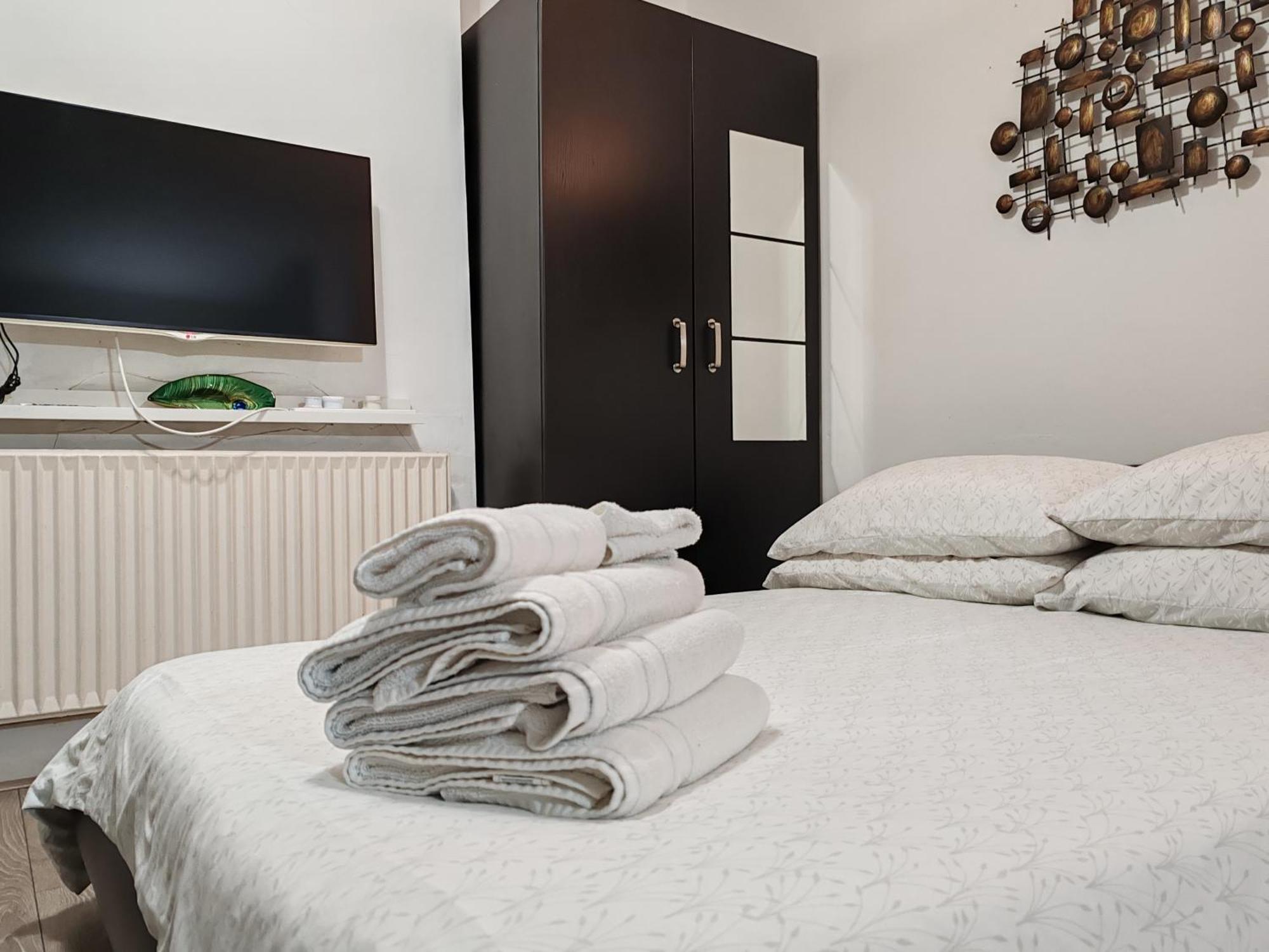 Kilburn High Road Studio Apartments London Exterior photo