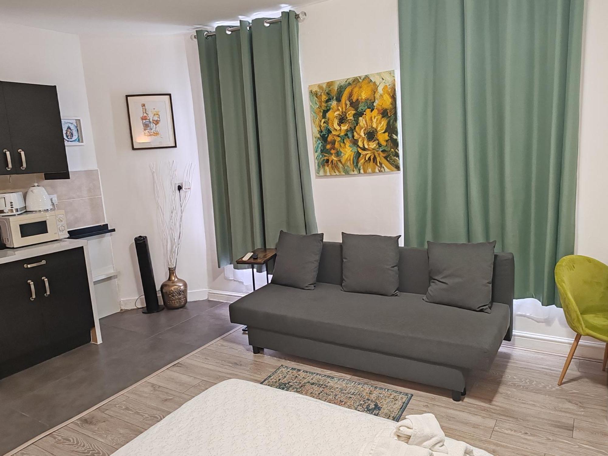 Kilburn High Road Studio Apartments London Exterior photo